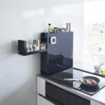 Étagère à épices Yamazaki TOWER à 2 niveaux avec tiroirs, noire, vue détaillée 4 | One Horizon