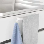 Yamazaki Handtuchhalter TOWER zum Einhängen in Weiss, mit Geschirrtuch und Lappen am Zusatzhaken