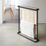 Yamazaki Handtuchhalter TOWER Schwarz, Detailansicht 2 | One Horizon