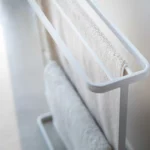 Yamazaki Handtuchhalter TOWER Weiss, Detailansicht 12 | One Horizon
