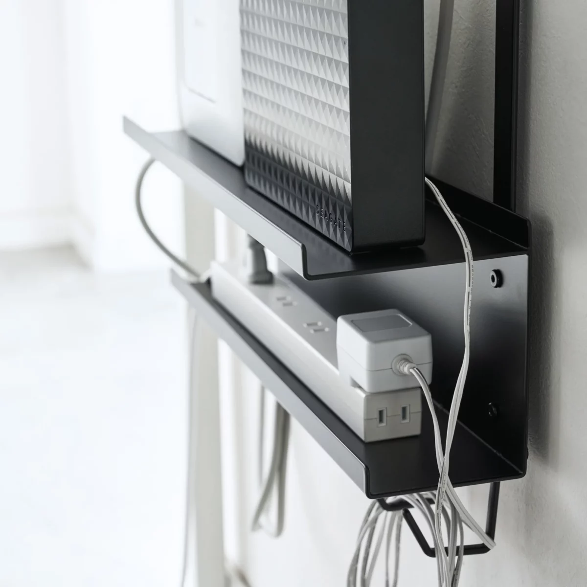 Yamazaki Kabel-Organizer SMART für den Schreibtisch Schwarz, Detailansicht 4 | One Horizon