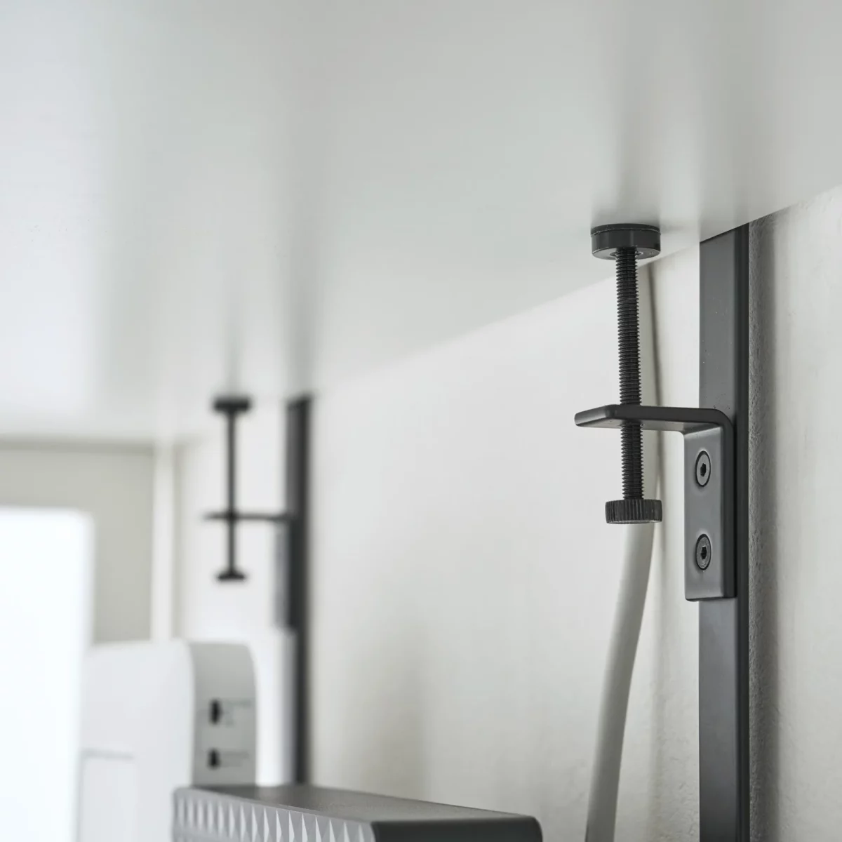 Yamazaki Kabel-Organizer SMART für den Schreibtisch Schwarz, Detailansicht 5 | One Horizon