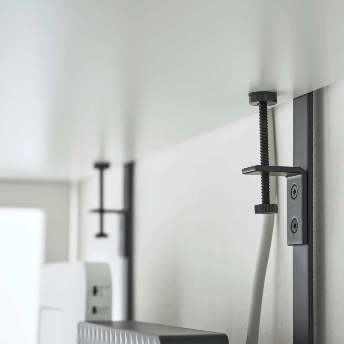 Yamazaki Kabel-Organizer SMART für den Schreibtisch Schwarz, Detailansicht 13 | One Horizon