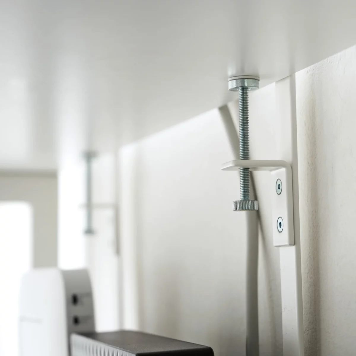 Yamazaki Kabel-Organizer SMART für den Schreibtisch Weiss, Detailansicht 5 | One Horizon