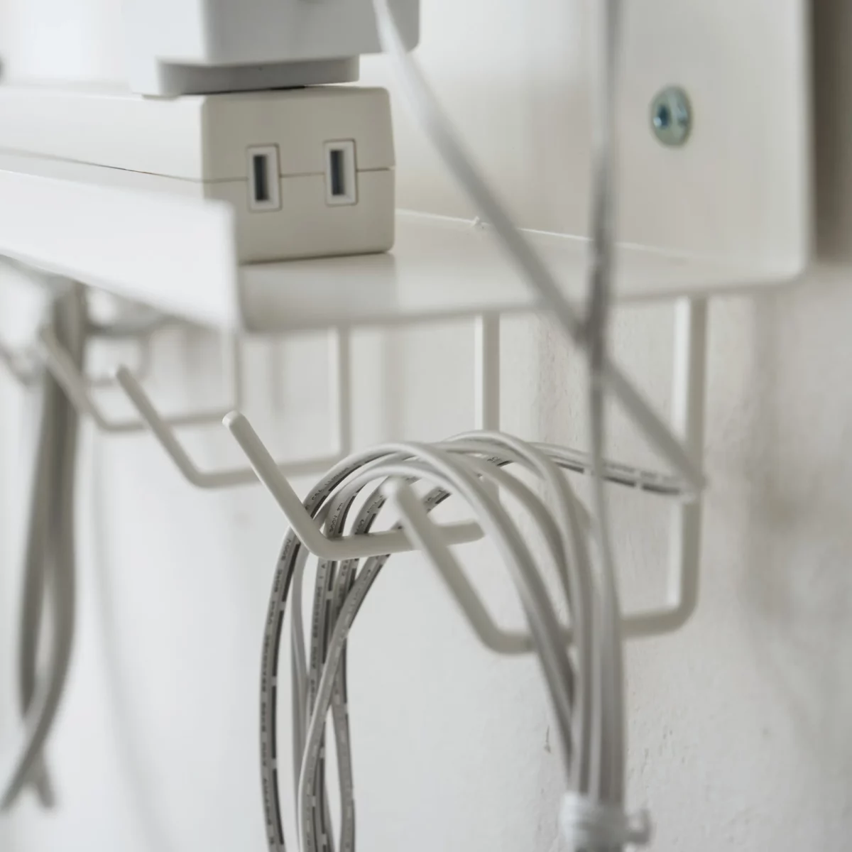 Yamazaki Kabel-Organizer SMART für den Schreibtisch Weiss, Detailansicht 6 | One Horizon
