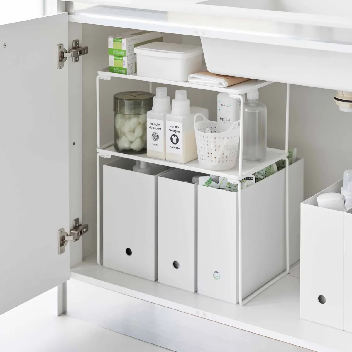 Yamazaki Klappregal TOWER stapelbar M in Weiss, im Unterschrank mit Waschmittel über Ordnerboxen