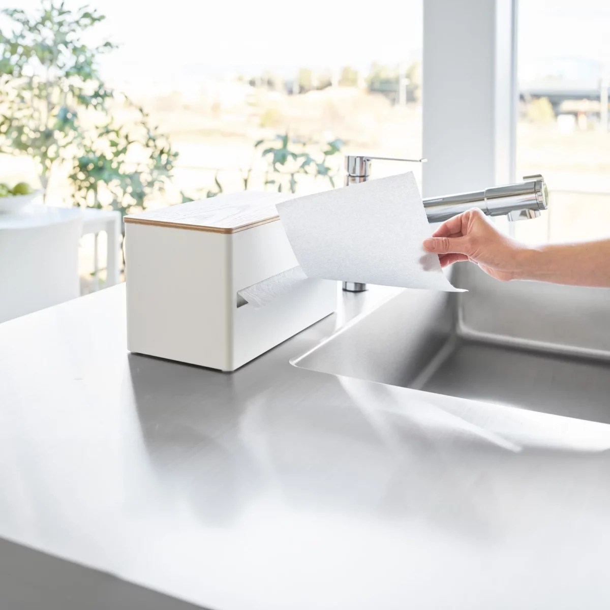 Yamazaki Küchenrollenhalter RIN Weiss, Detailansicht 7 | One Horizon