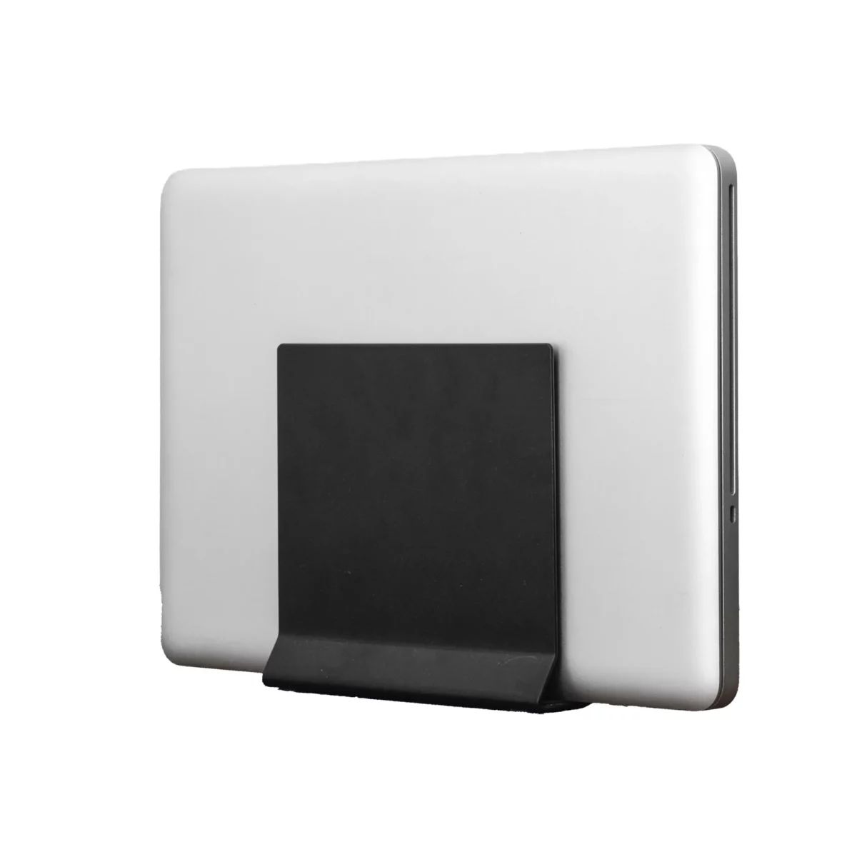 Support pour ordinateur portable Yamazaki TOWER vertical, noir, avec un ordinateur portable argenté représenté sur fond blanc