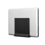 Support pour ordinateur portable Yamazaki TOWER vertical, noir, avec un ordinateur portable argenté représenté sur fond blanc