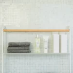 Yamazaki Leiteraufhänger mit Regal TOWER Weiss, Detailansicht 5 | One Horizon