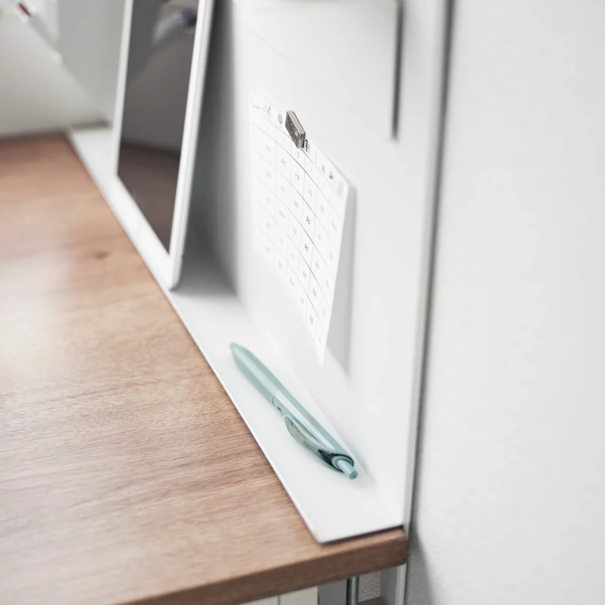Yamazaki Magnetwand TOWER für den Schreibtisch Weiss, Detailansicht 7 | One Horizon