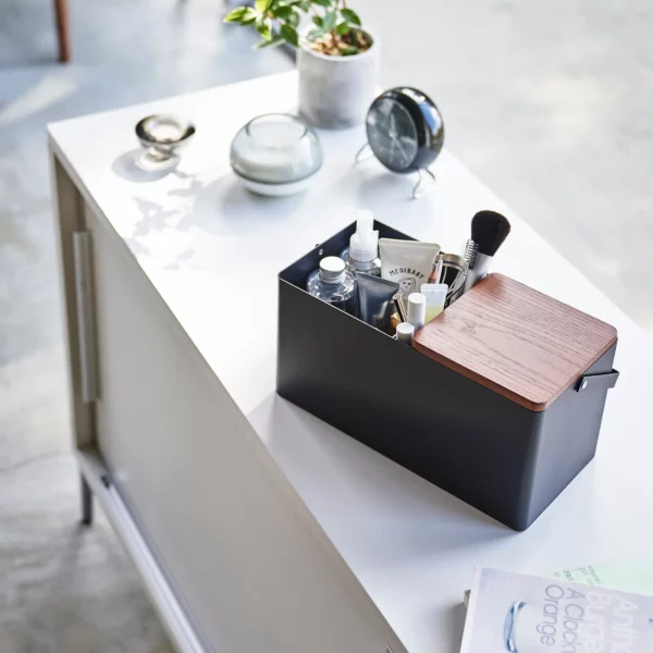 Yamazaki Make-up-Box TOWER Schwarz, Detailansicht 2 | One Horizon