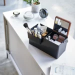 Yamazaki Make-up-Box TOWER Schwarz, Detailansicht 3 | One Horizon