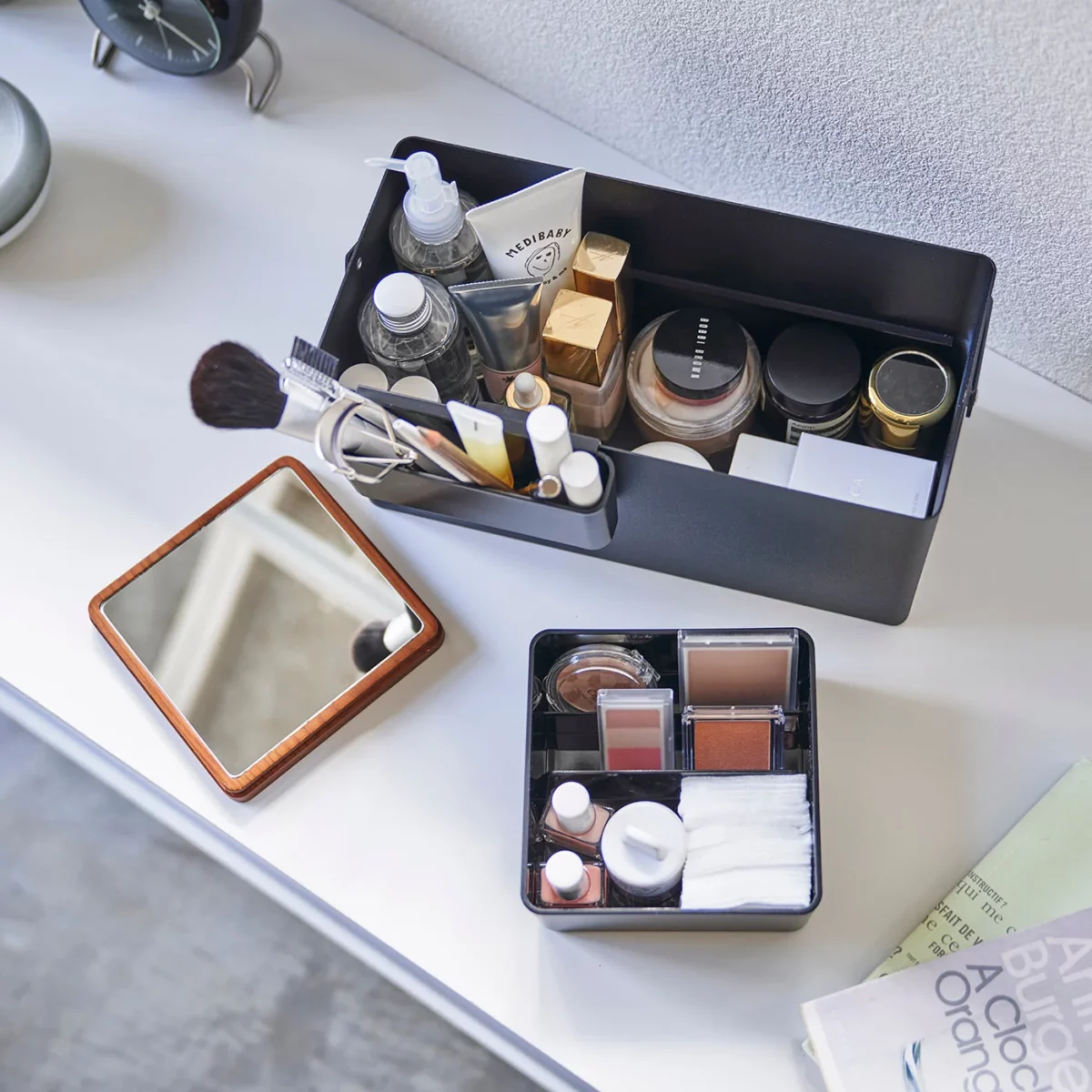 Yamazaki Make-up-Box TOWER Schwarz, Detailansicht 4 | One Horizon