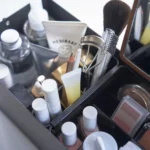 Yamazaki Make-up-Box TOWER Schwarz, Detailansicht 5 | One Horizon
