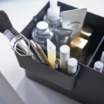 Yamazaki Make-up-Box TOWER Schwarz, Detailansicht 6 | One Horizon
