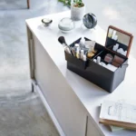Yamazaki Make-up-Box TOWER Schwarz, Detailansicht 10 | One Horizon