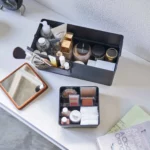 Yamazaki Make-up-Box TOWER Schwarz, Detailansicht 11 | One Horizon