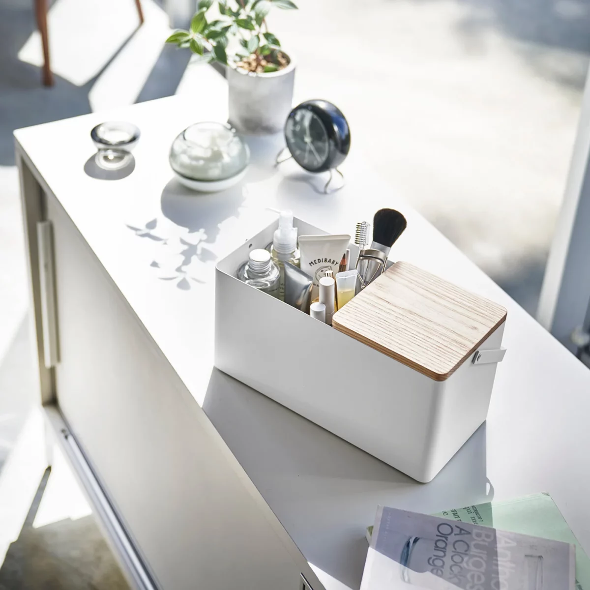 Yamazaki Make-up-Box TOWER Weiss, Detailansicht 2 | One Horizon