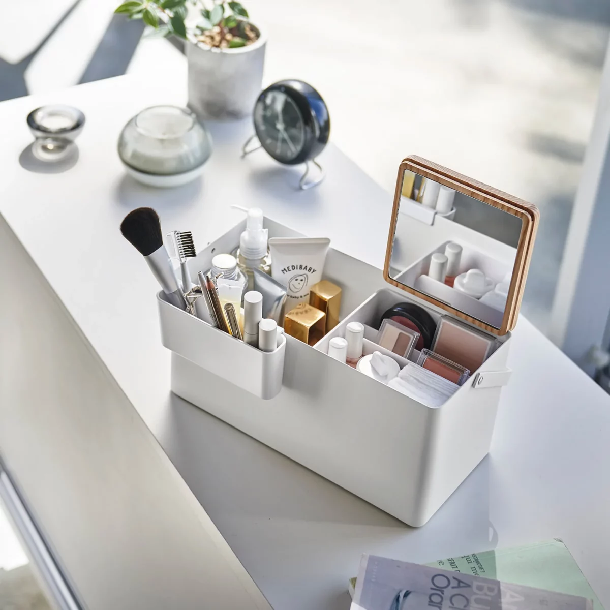 Yamazaki Make-up-Box TOWER Weiss, Detailansicht 3 | One Horizon