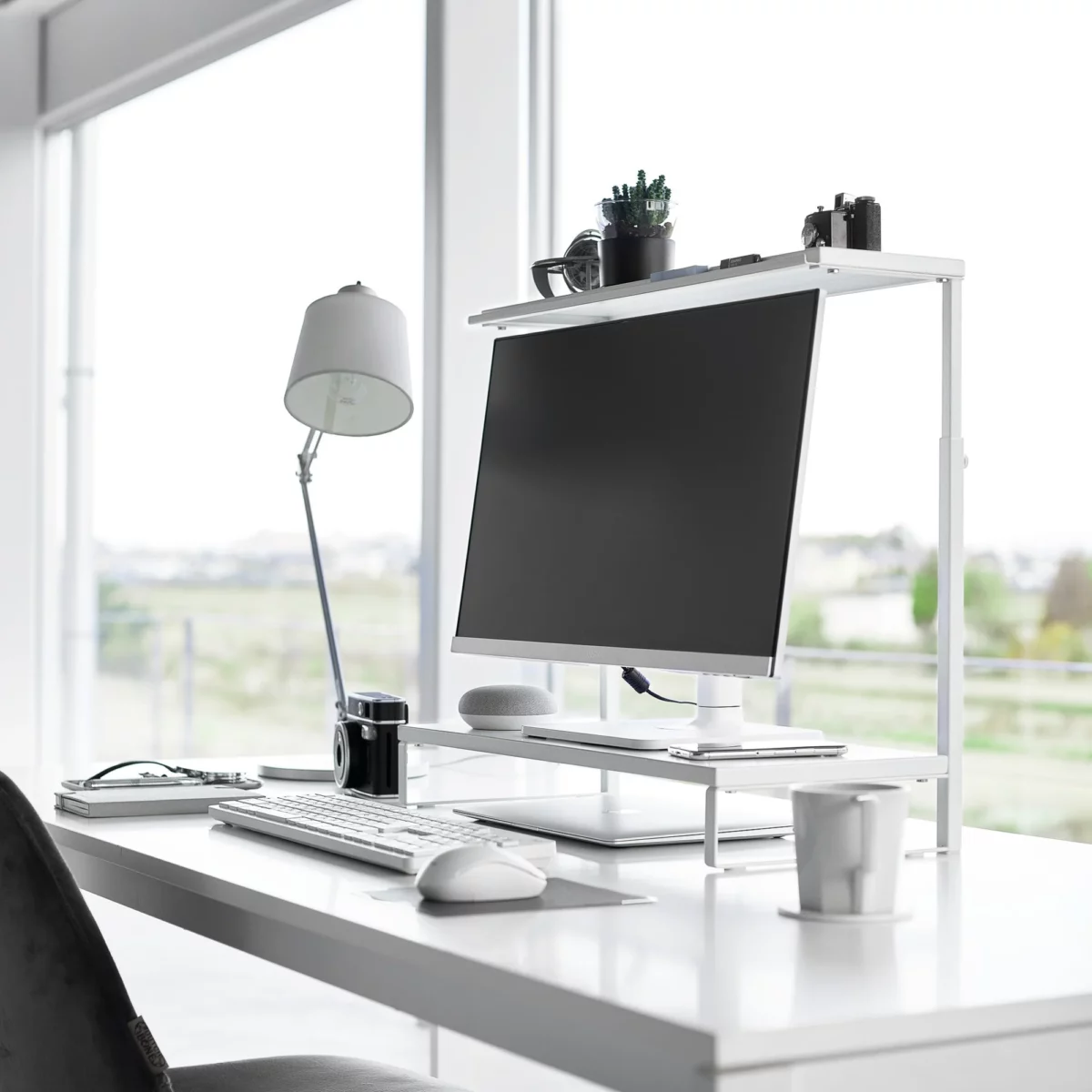 Yamazaki 2-stöckiger Monitorständer TOWER Weiss, Detailansicht 3 | One Horizon