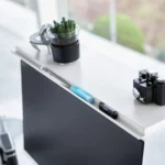 Yamazaki 2-stöckiger Monitorständer TOWER Weiss, Detailansicht 6 | One Horizon