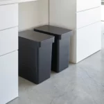 Yamazaki Mülleimer TOWER luftdicht mit Rollen Schwarz, Detailansicht 4 | One Horizon