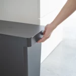Yamazaki Mülleimer TOWER luftdicht mit Rollen Schwarz, Detailansicht 6 | One Horizon