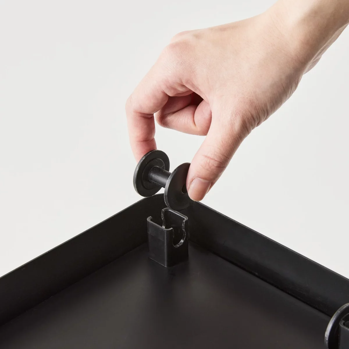 Yamazaki Mülleimer TOWER luftdicht mit Rollen Schwarz, Detailansicht 7 | One Horizon