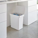 Yamazaki Mülleimer TOWER luftdicht mit Rollen Weiss, Detailansicht 3 | One Horizon