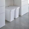 Yamazaki Mülleimer TOWER luftdicht mit Rollen Weiss, Detailansicht 4 | One Horizon