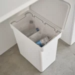 Yamazaki Mülleimer TOWER luftdicht mit Rollen Weiss, Detailansicht 5 | One Horizon