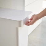 Yamazaki Mülleimer TOWER luftdicht mit Rollen Weiss, Detailansicht 6 | One Horizon