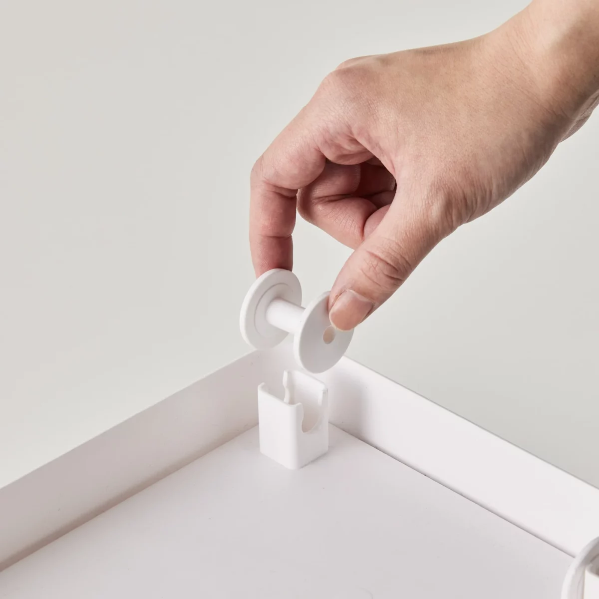 Yamazaki Mülleimer TOWER luftdicht mit Rollen Weiss, Detailansicht 7 | One Horizon