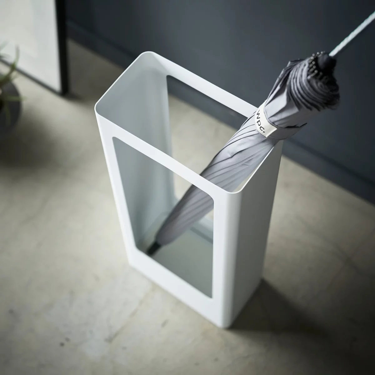 Yamazaki Schirmständer TOWER Weiss, Detailansicht 4 | One Horizon