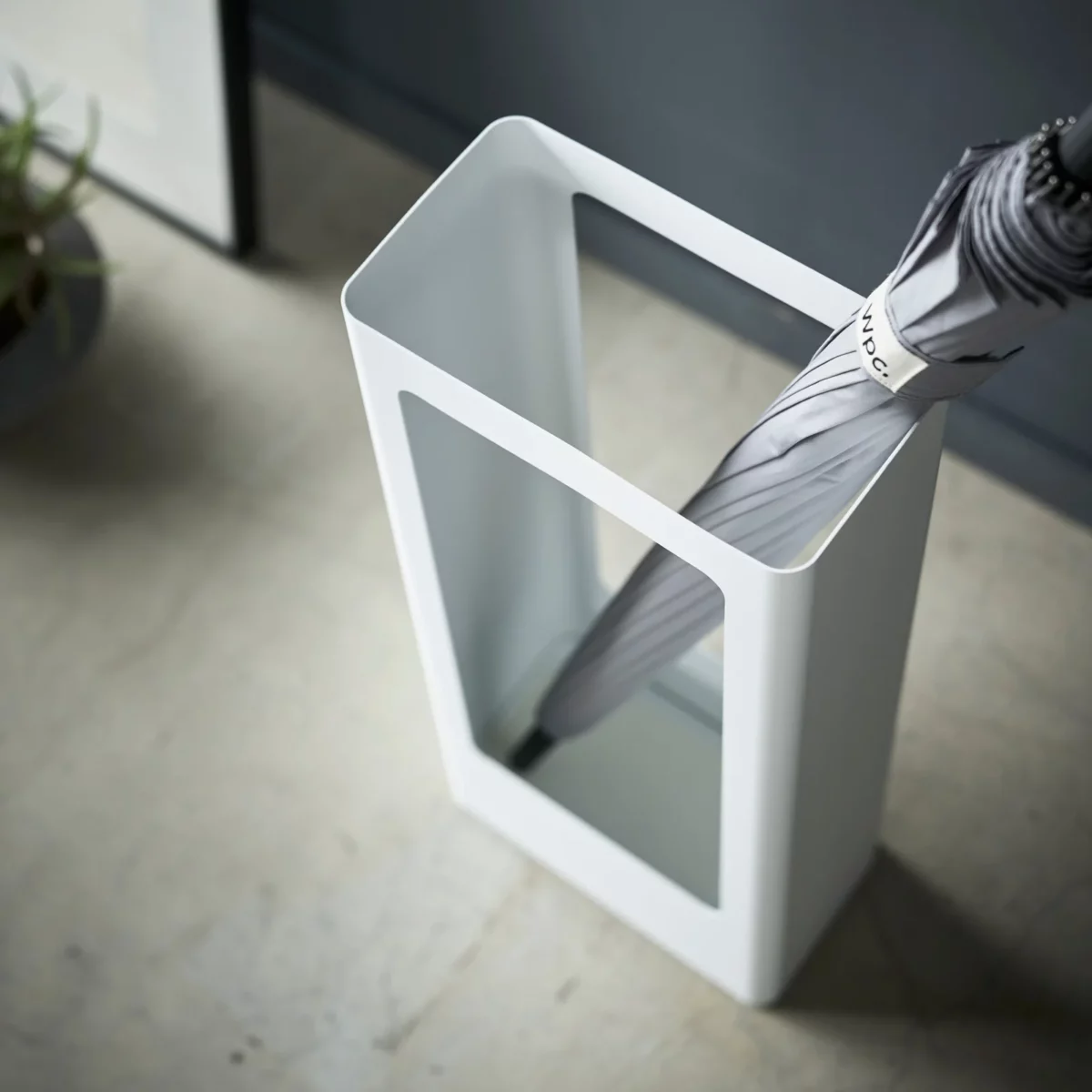 Yamazaki Schirmständer TOWER Weiss, Detailansicht 11 | One Horizon