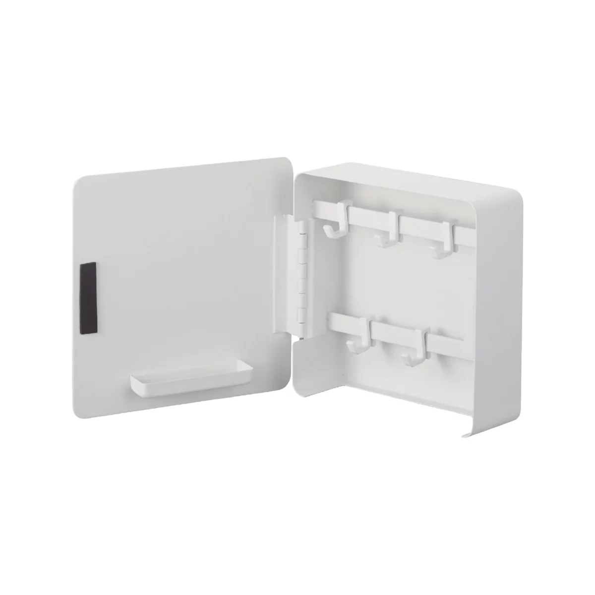 Yamazaki Schlüsselkasten TOWER magnetisch in Weiss, leer und geöffnet, freigestellt auf weissem Grund