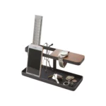Yamazaki Schreibtisch-Organizer TOWER in Schwarz, mit Smartphone, Brille, Uhr und Münzen, weisser Grund