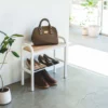 Yamazaki Schuhregal TOWER mit Holzablage Weiss, Detailansicht 2 | One Horizon