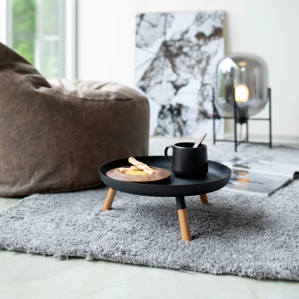 Yamazaki Tablett PLAIN mit Holzfüssen Schwarz, Detailansicht 2 | One Horizon