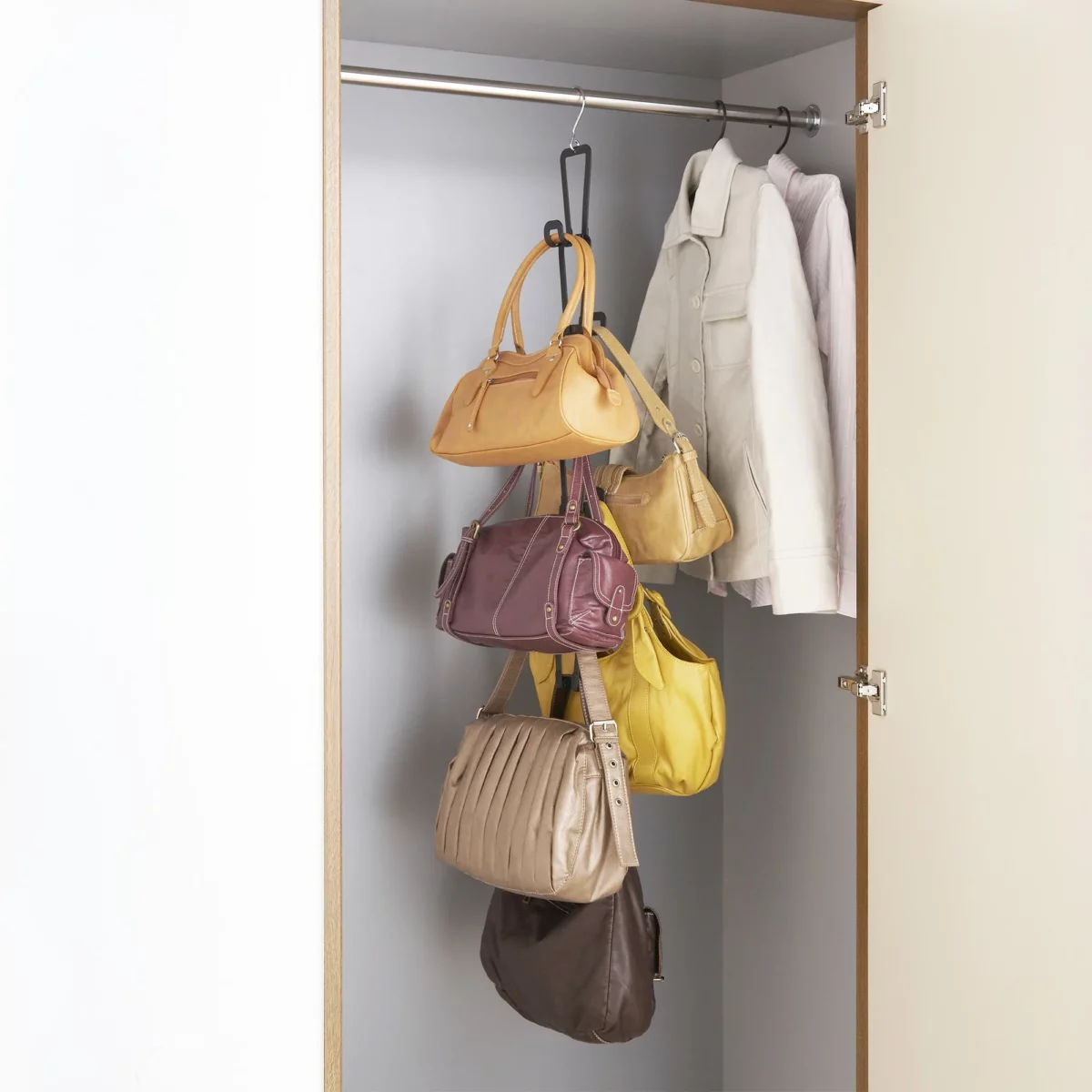 Yamazaki CHAIN S Bag Holder in black, for hanging on the clothes rod in the closet; holds five bags