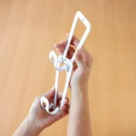 Yamazaki CHAIN S Bag Holder for Hanging, White; Hands Connecting Two Links of the Chain