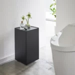 Yamazaki Toilettenpapier-Box TOWER mit Rollen, Detailansicht 2 | One Horizon