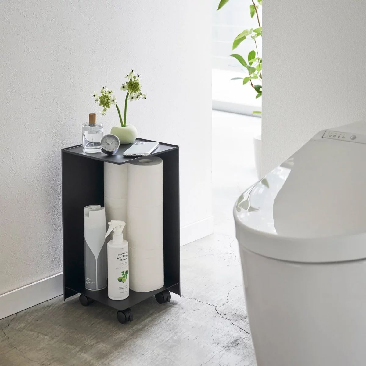 Yamazaki Toilettenpapier-Box TOWER mit Rollen, Detailansicht 7 | One Horizon