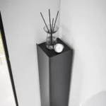Yamazaki Toilettenpapier-Ständer TOWER schmal Schwarz, Detailansicht 6 | One Horizon