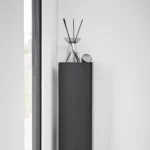 Yamazaki Toilettenpapier-Ständer TOWER schmal Schwarz, Detailansicht 7 | One Horizon