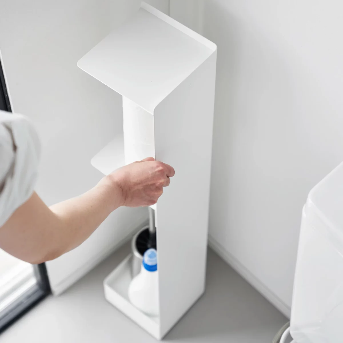 Yamazaki Toilettenpapier-Ständer TOWER schmal Weiss, Detailansicht 5 | One Horizon