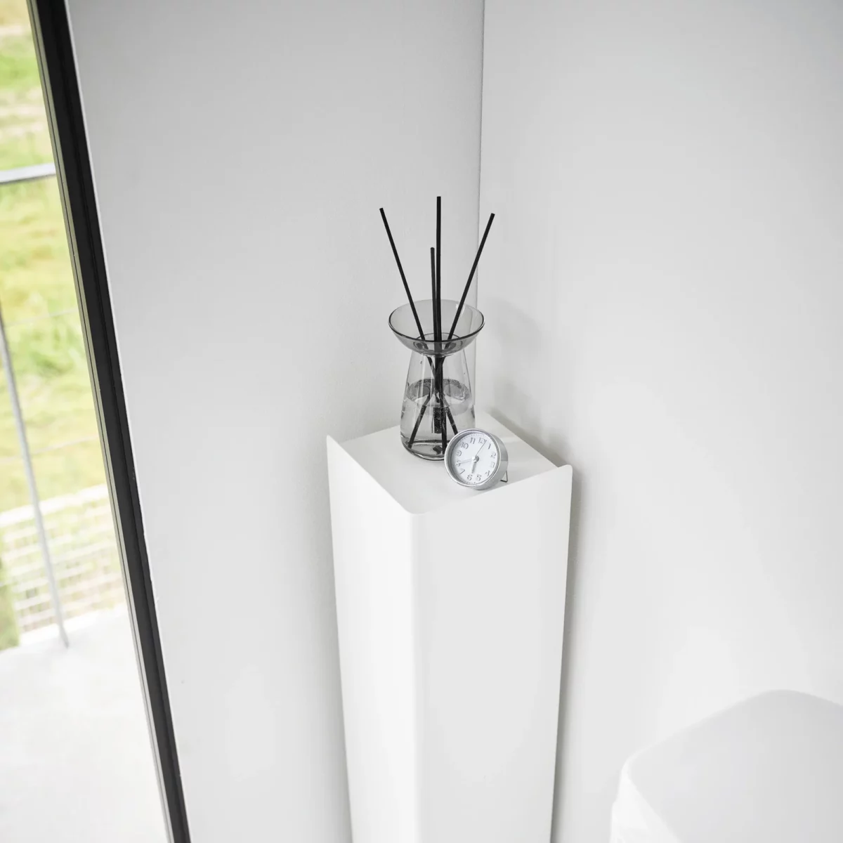 Yamazaki Toilettenpapier-Ständer TOWER schmal Weiss, Detailansicht 6 | One Horizon