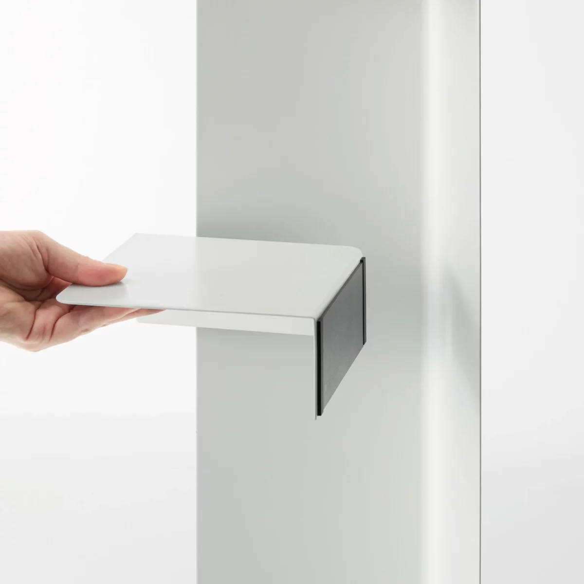Yamazaki Toilettenpapier-Ständer TOWER schmal Weiss, Detailansicht 8 | One Horizon