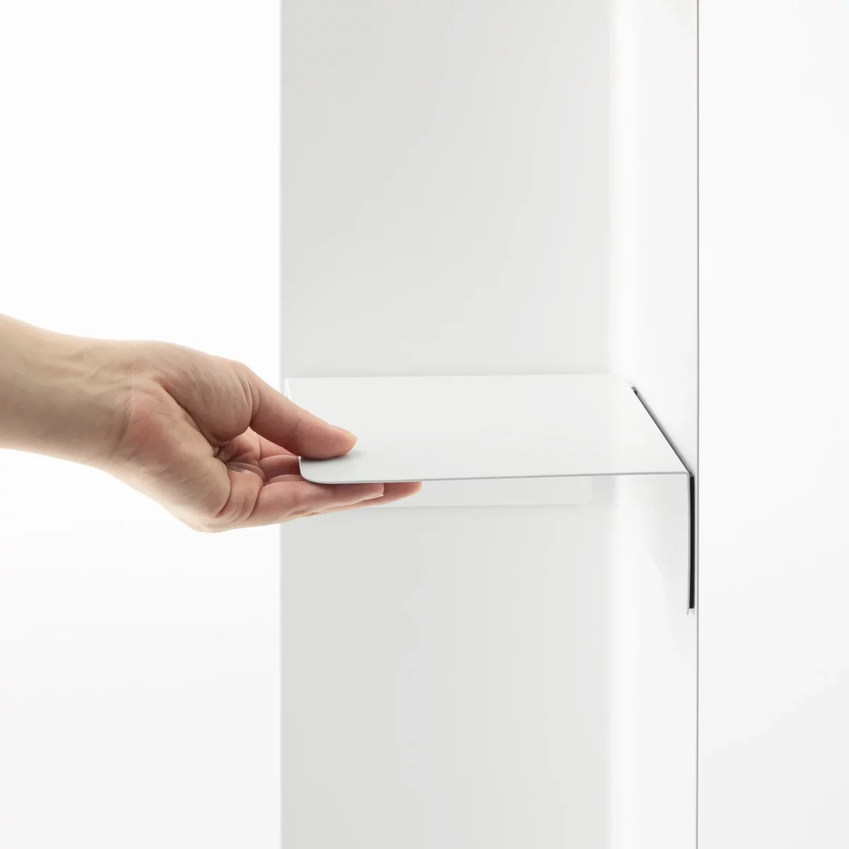 Yamazaki Toilettenpapier-Ständer TOWER schmal Weiss, Detailansicht 9 | One Horizon